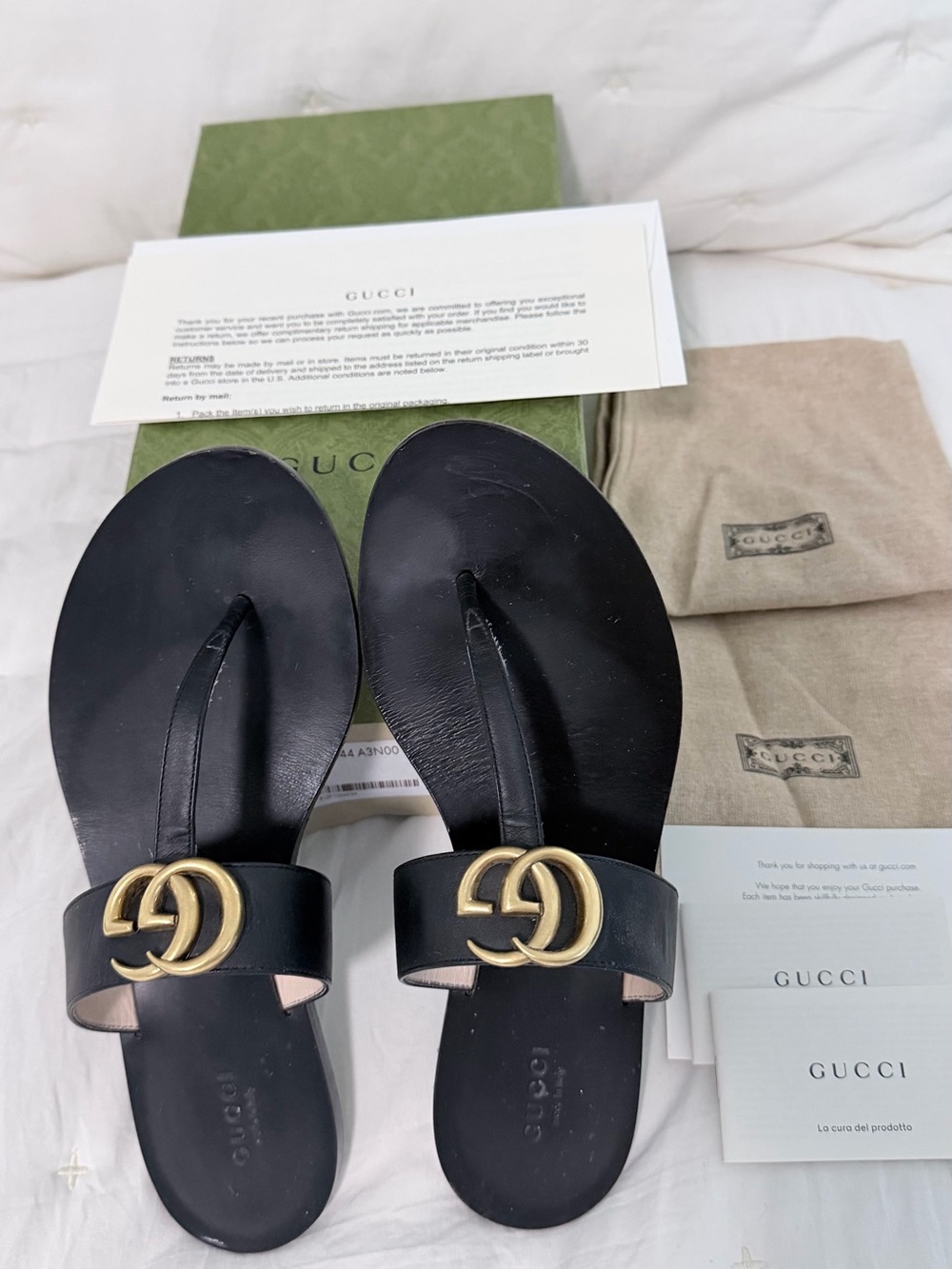 Women’s Gucci leather sandals double G